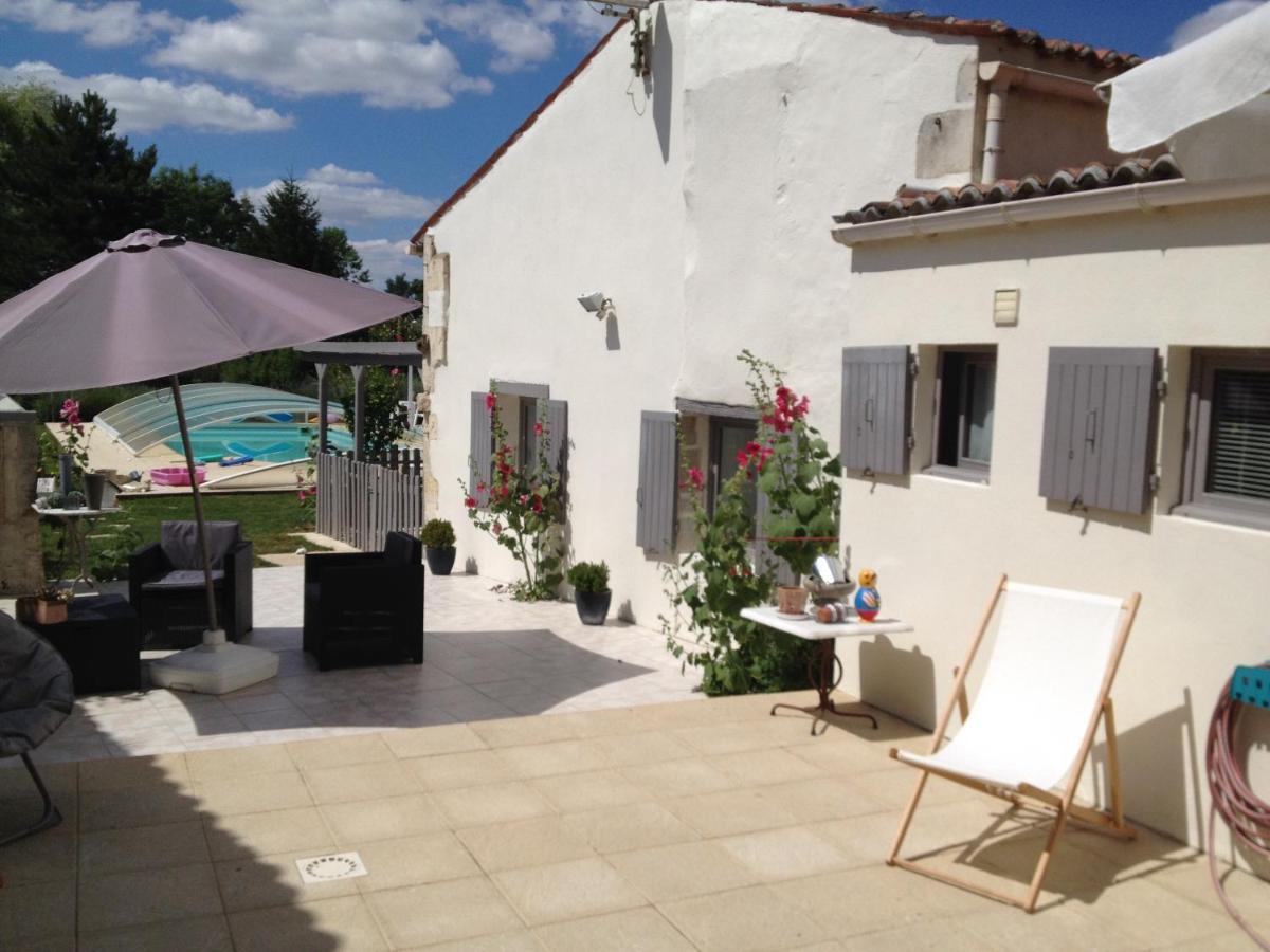 Studio Avec Piscine Privee Jardin Clos Et Wifi A Saint Jean D'Angely Bagian luar foto