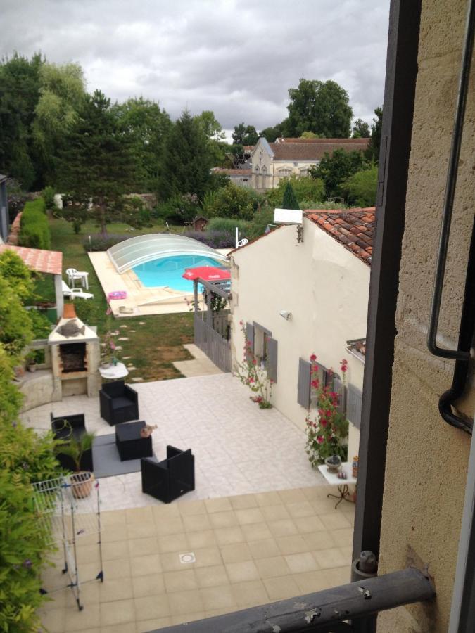 Studio Avec Piscine Privee Jardin Clos Et Wifi A Saint Jean D'Angely Bagian luar foto